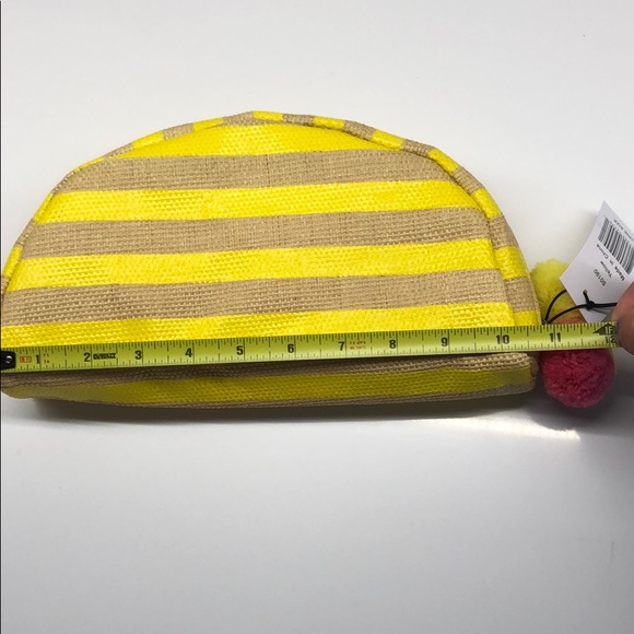 Raffia clutch purse (available in pink or yellow) - Picture 7 of 8